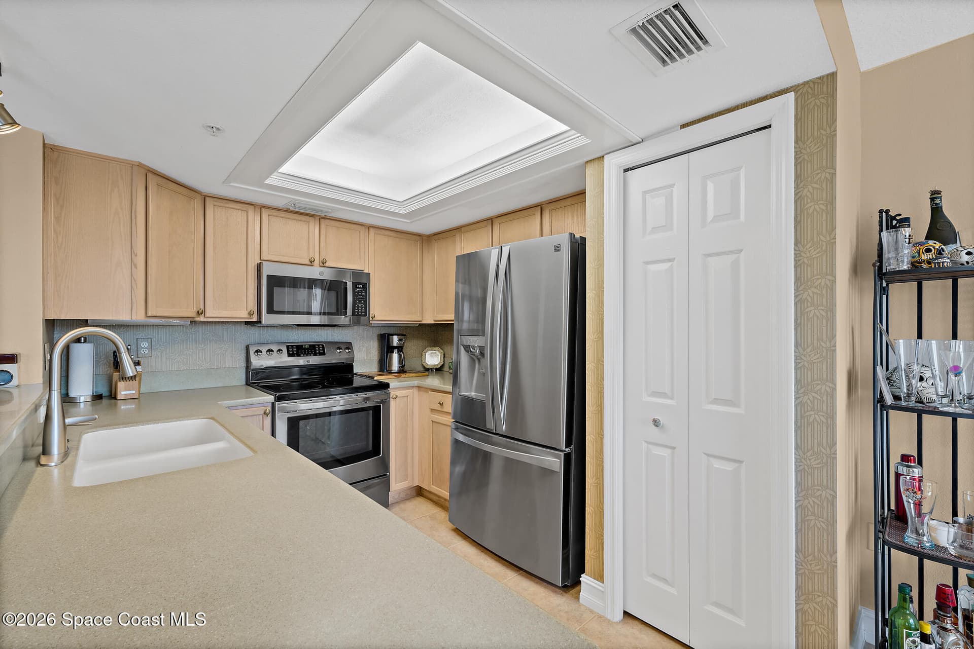 8472 Ridgewood Avenue 201 photo 9