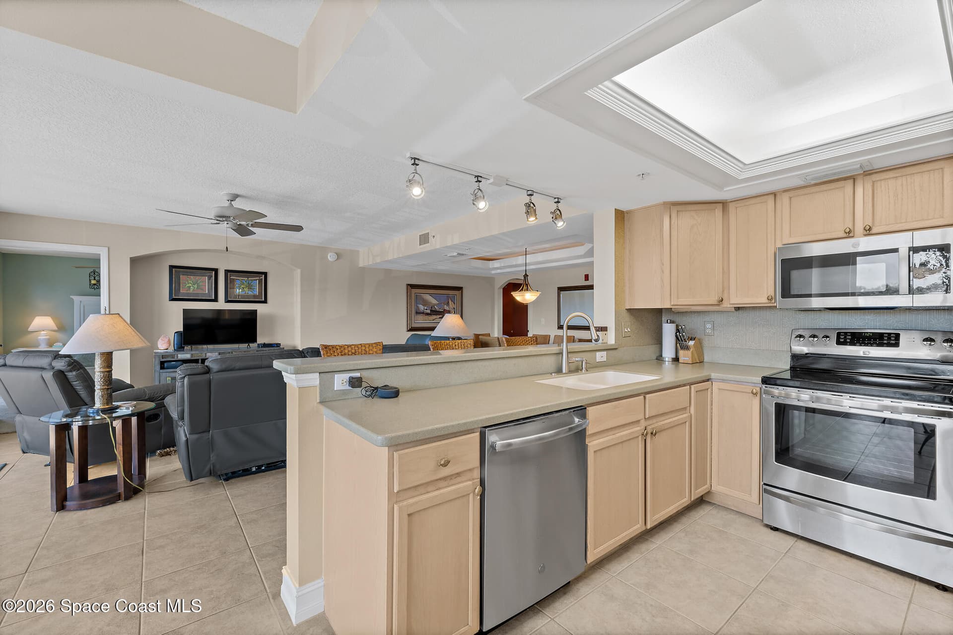 8472 Ridgewood Avenue 201 photo 10