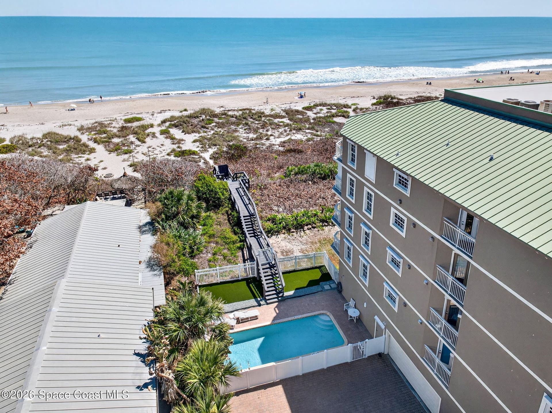 2465 S Atlantic Avenue 402 photo 2