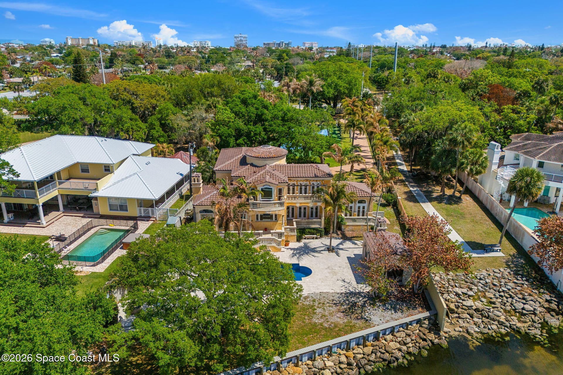 1000 N Riverside Drive photo 22