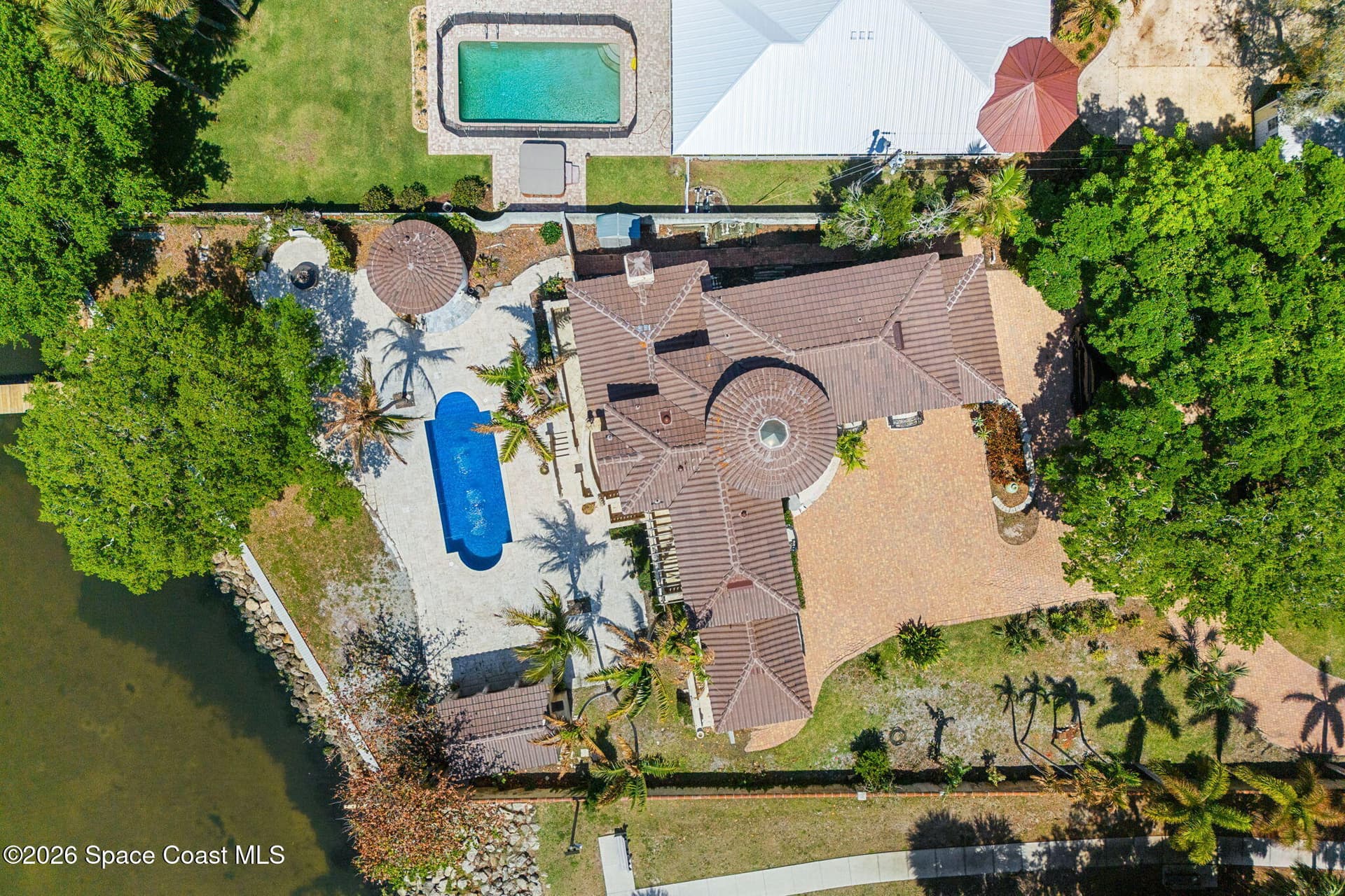 1000 N Riverside Drive photo 4
