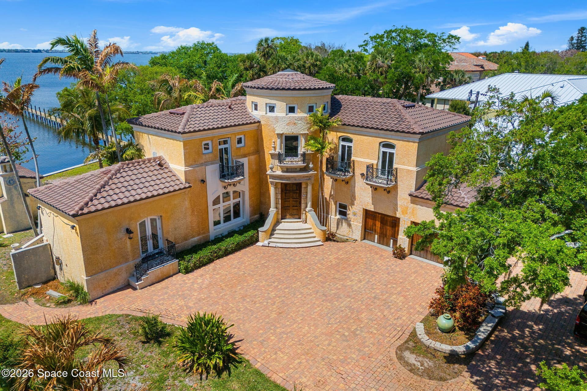 1000 N Riverside Drive photo 1