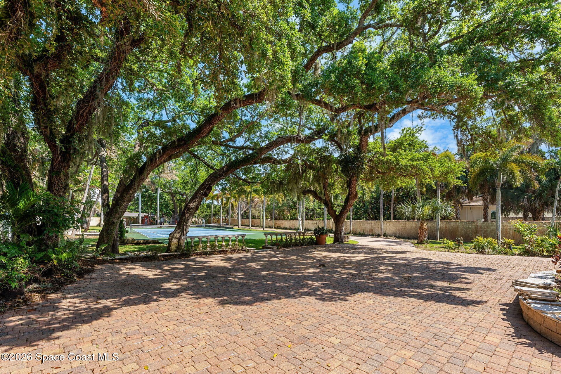 1000 N Riverside Drive photo 14
