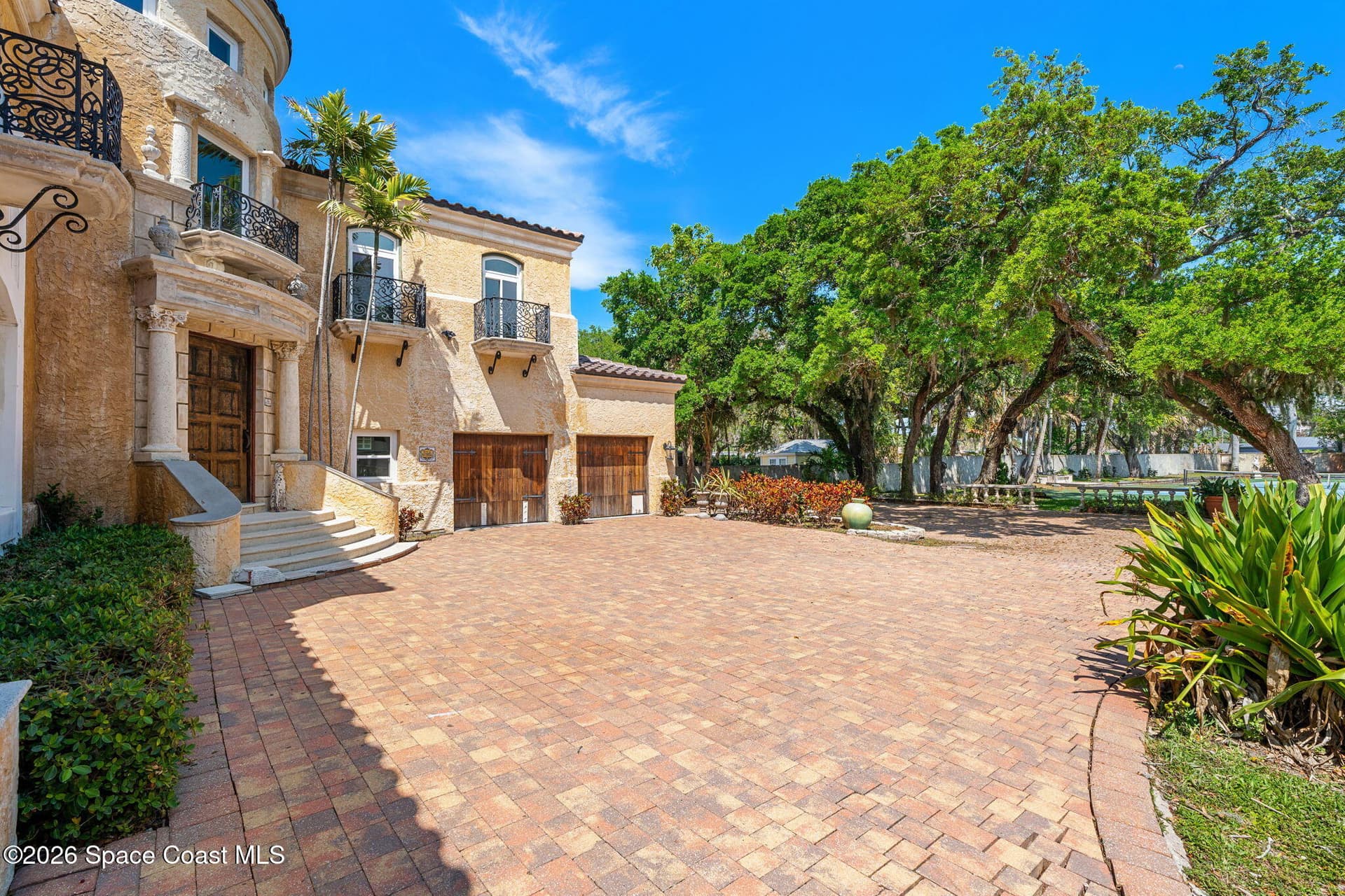 1000 N Riverside Drive photo 12
