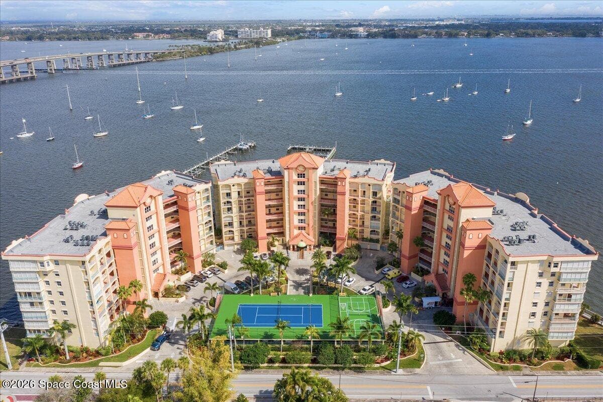 102 Riverside Drive 203 photo 3