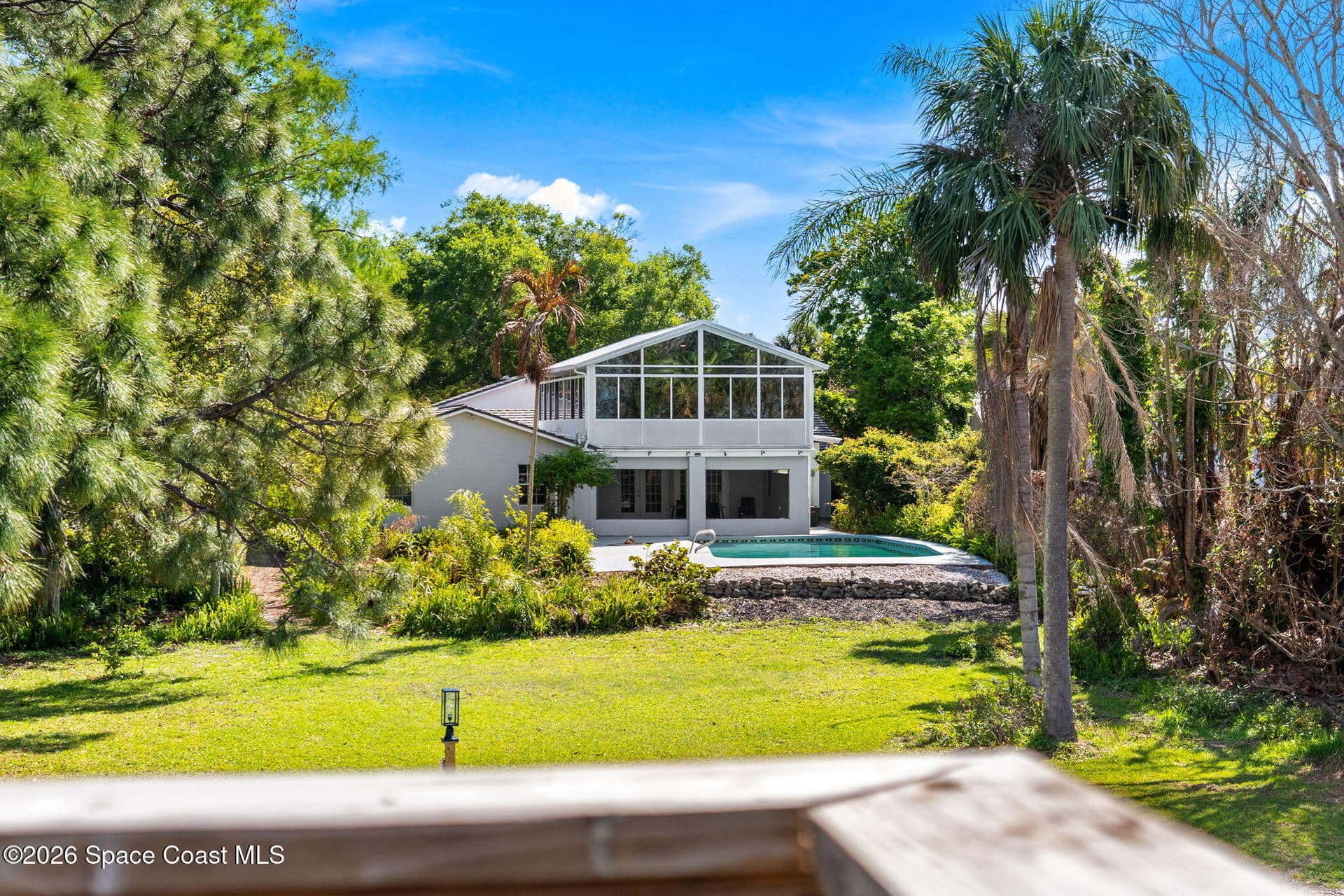 975 Oak Street photo 1