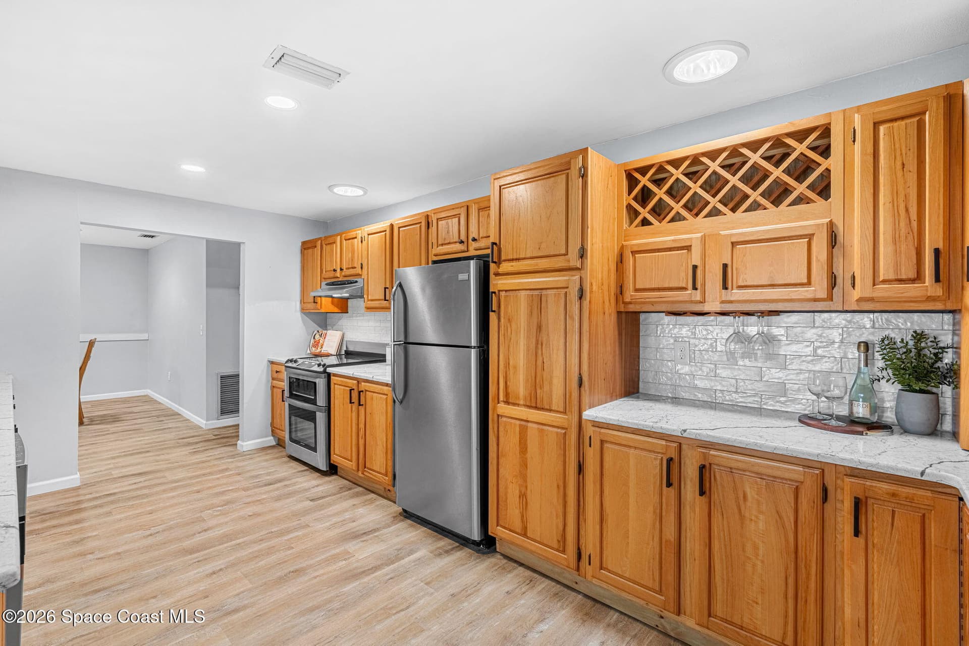 975 Oak Street photo 8