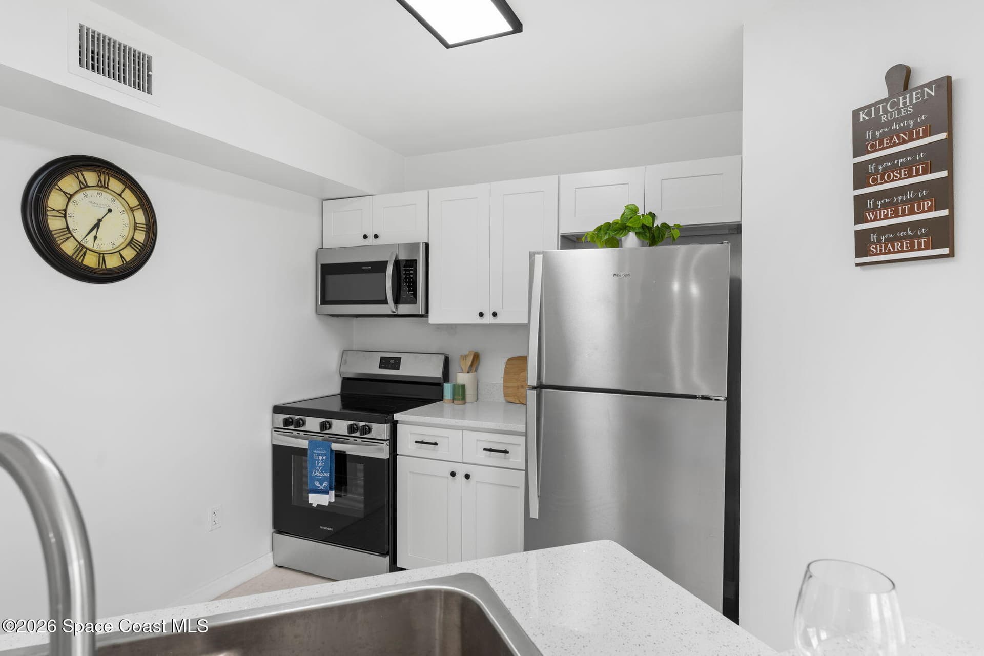 7310 N Highway 1 101 photo 4