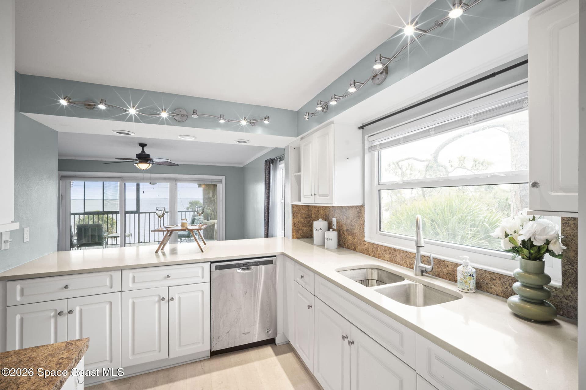 1540 Riverside Drive 12 photo 8