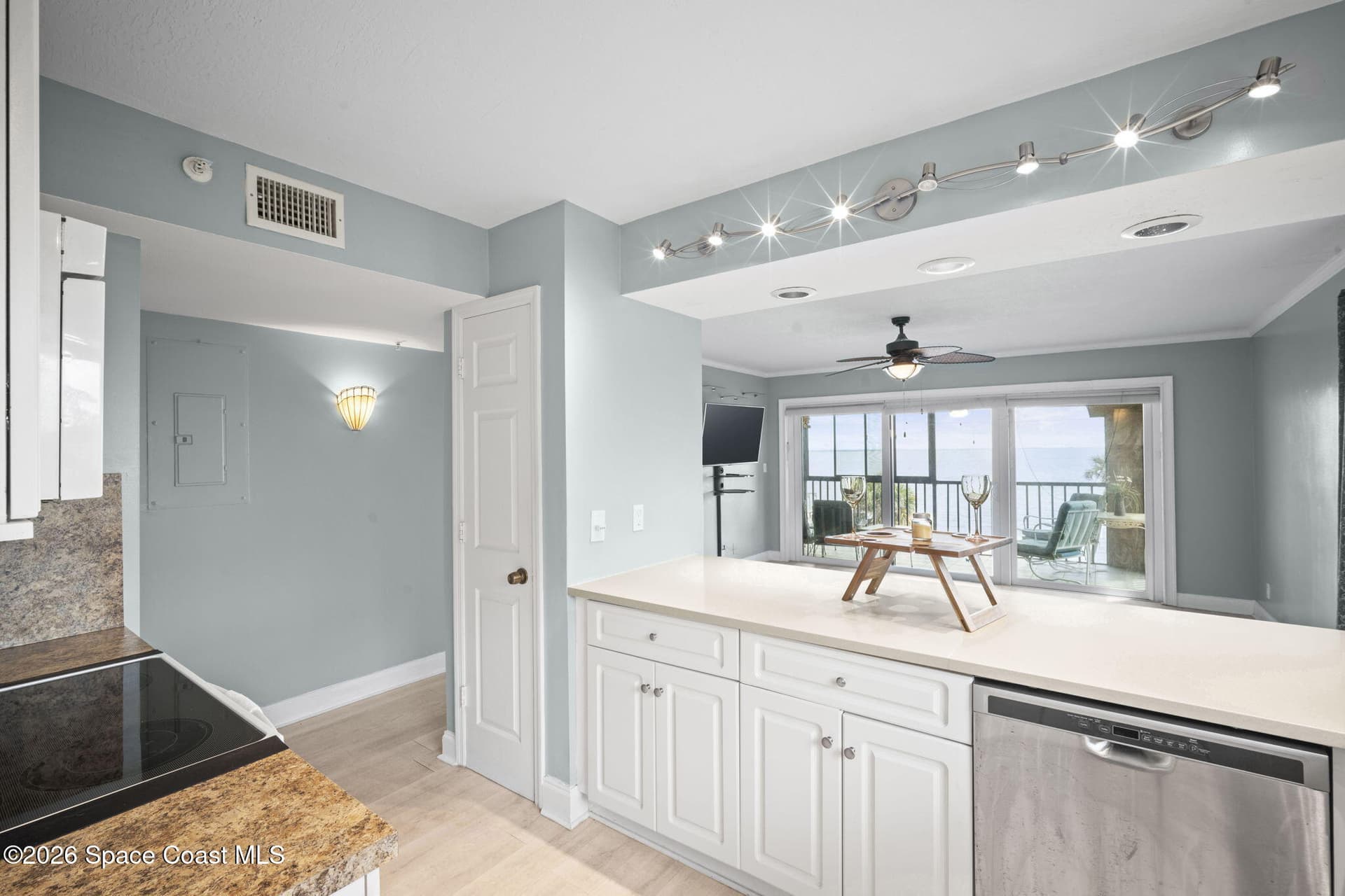1540 Riverside Drive 12 photo 9