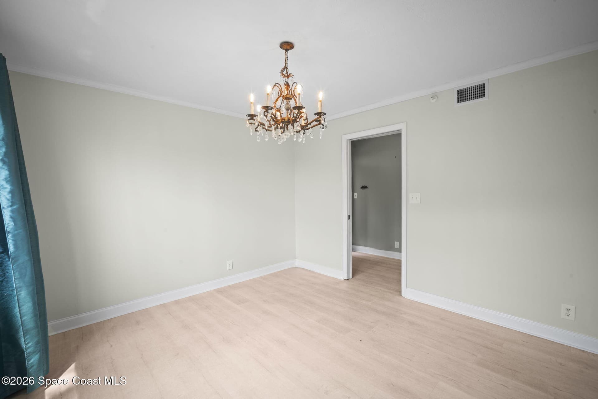 1540 Riverside Drive 12 photo 11