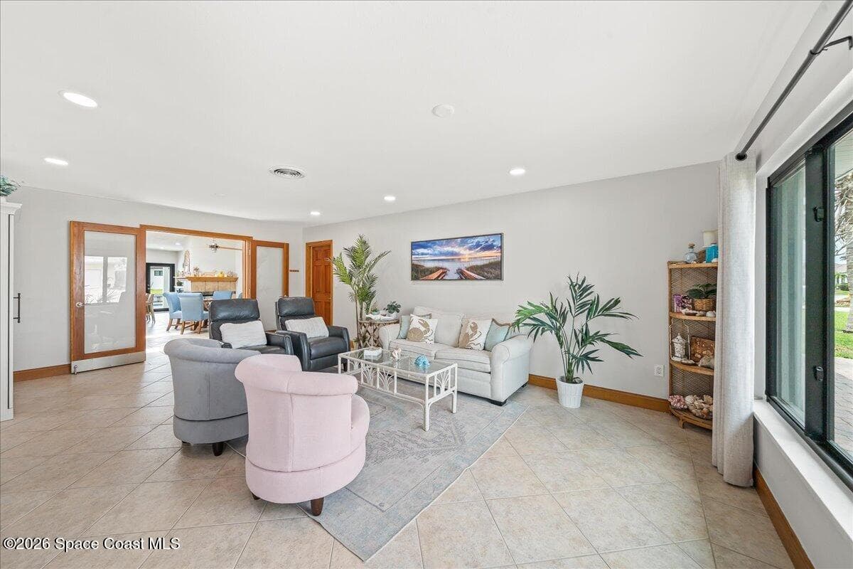 655 Kenwood Court photo 8