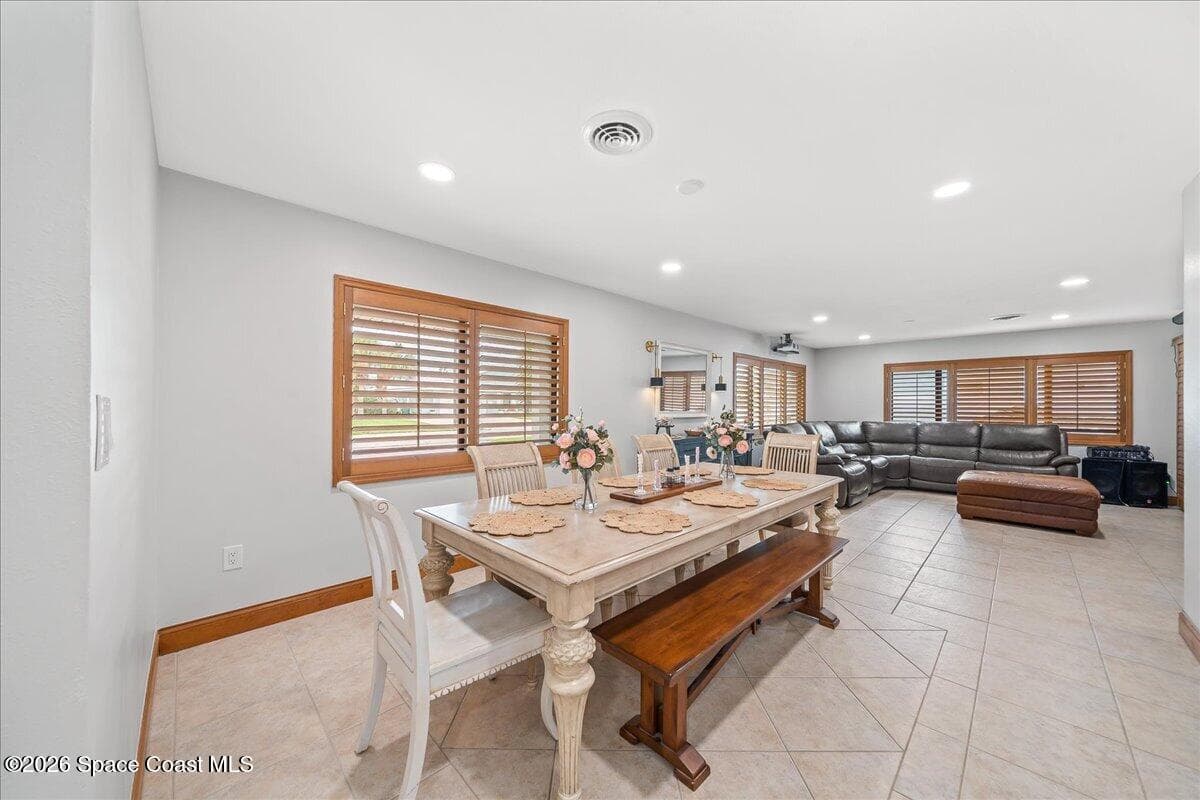 655 Kenwood Court photo 23