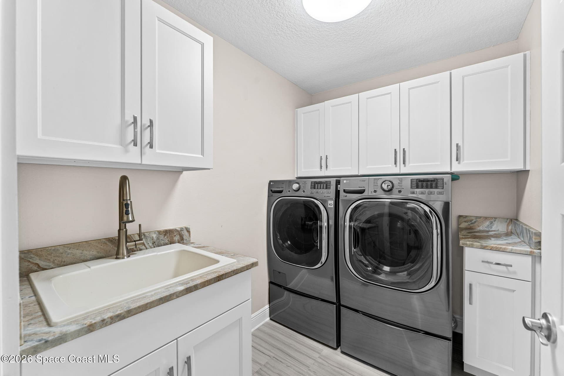 1915 S Atlantic Avenue 202 photo 25