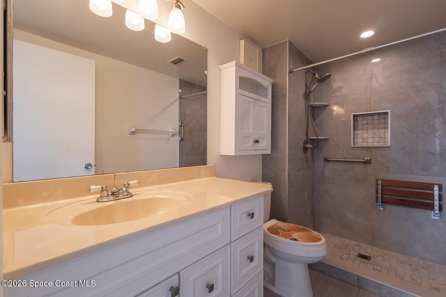 2469 S Washington Avenue C201 photo 22