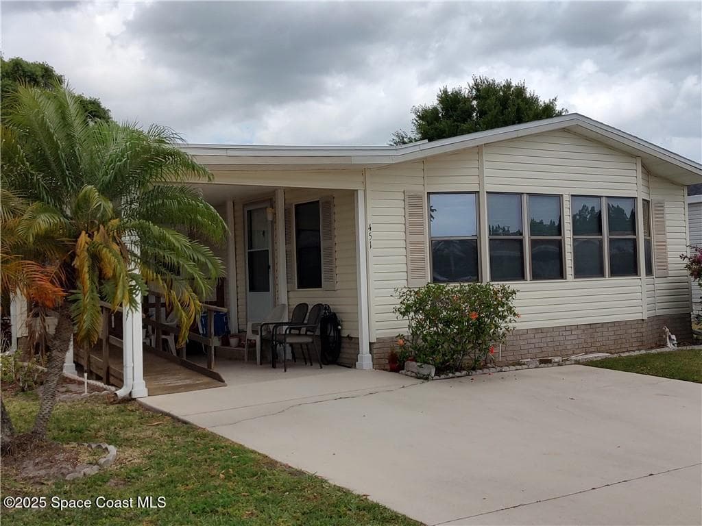 451 Papaya Circle photo 4