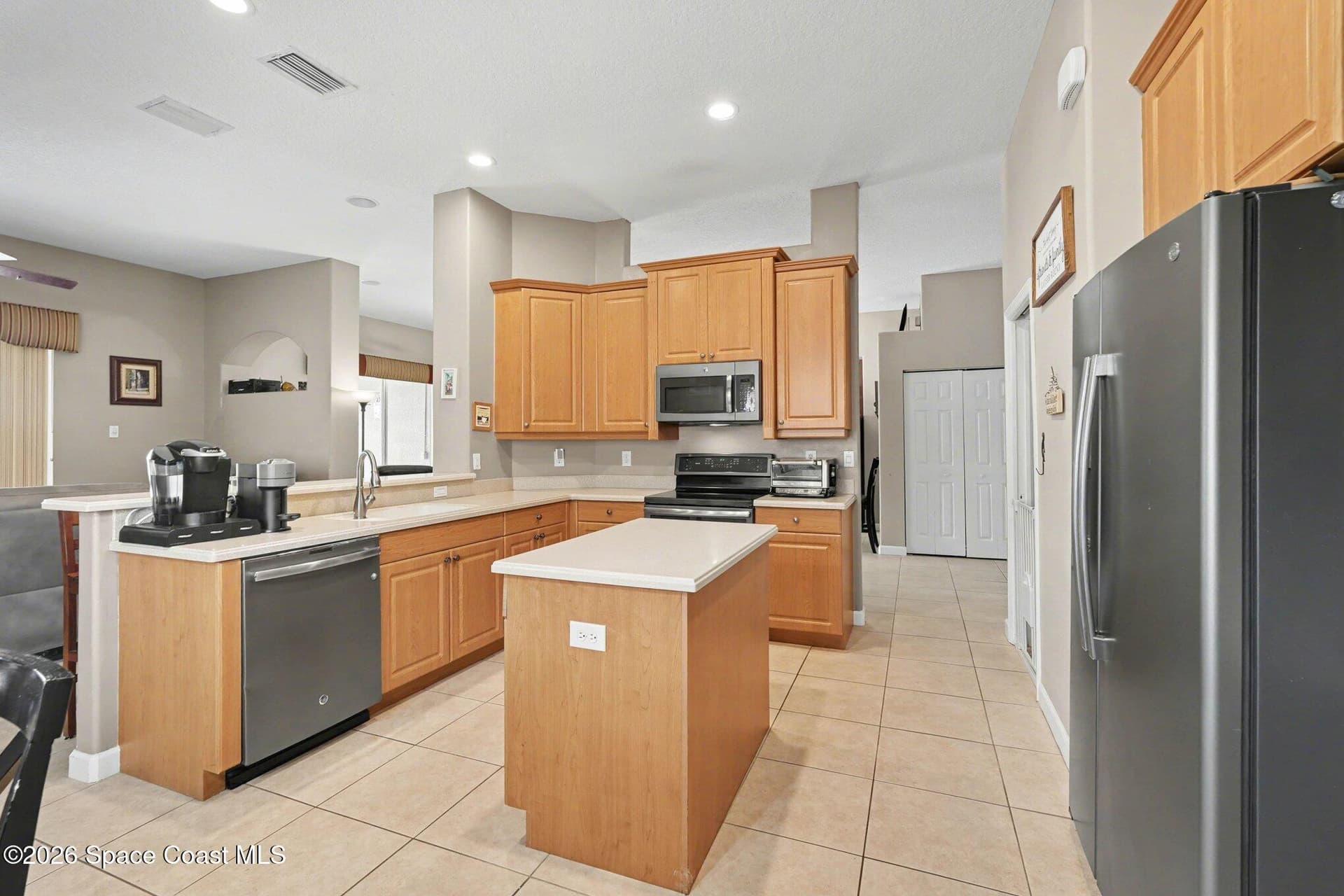 348 Gardendale Circle SE photo 5