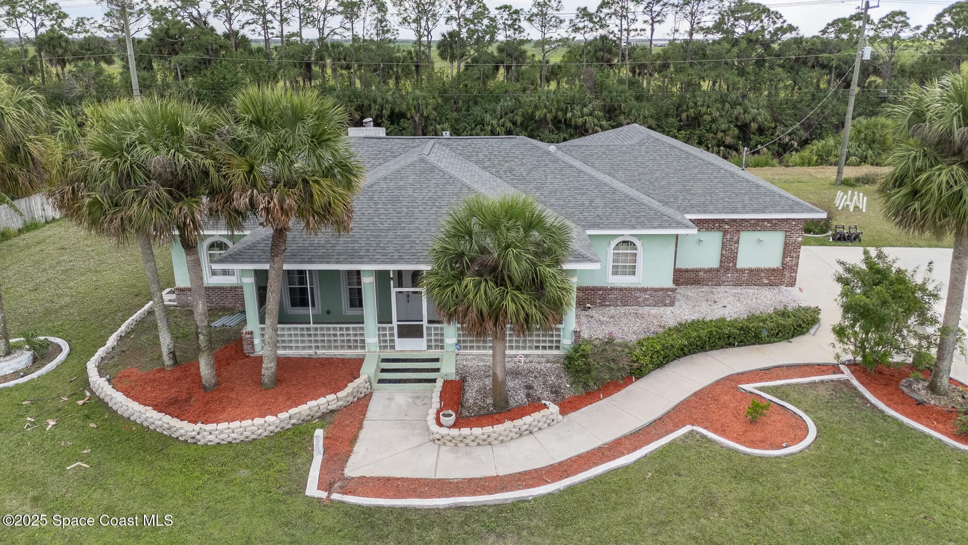 274 Lagoon Street SW photo 1