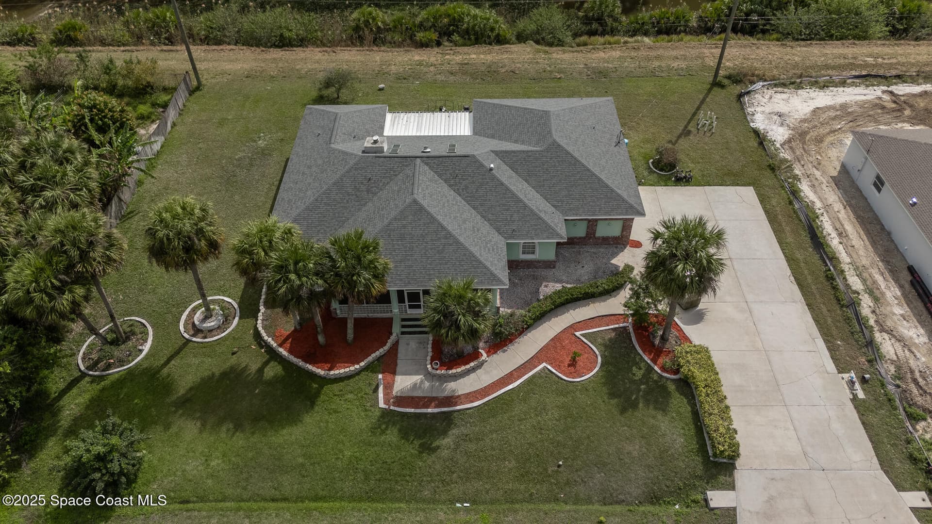 274 Lagoon Street SW photo 3