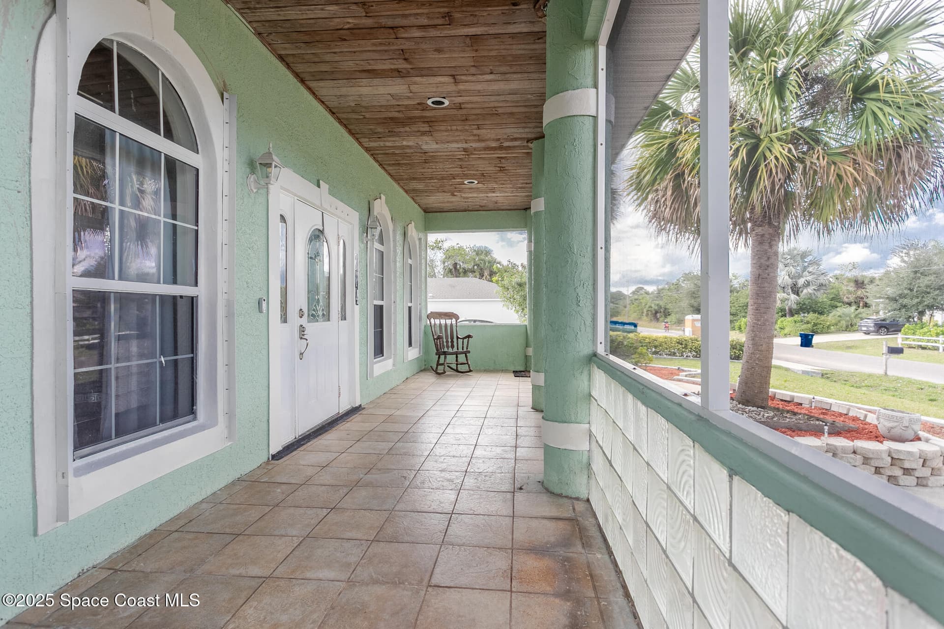 274 Lagoon Street SW photo 4
