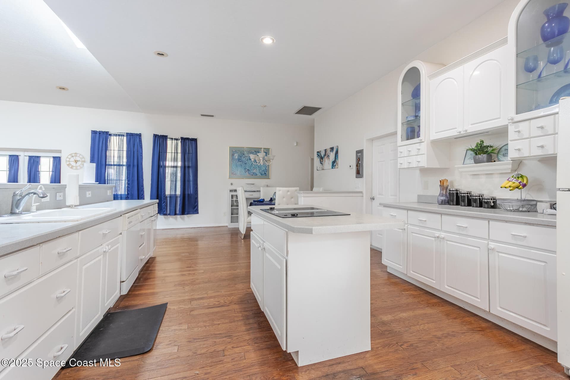 274 Lagoon Street SW photo 11