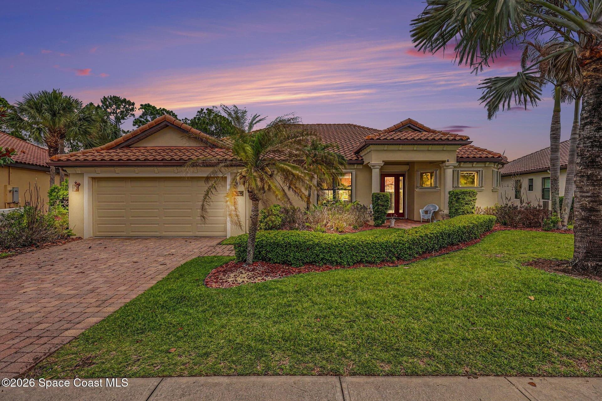 1502 Tralee Bay Avenue photo 3