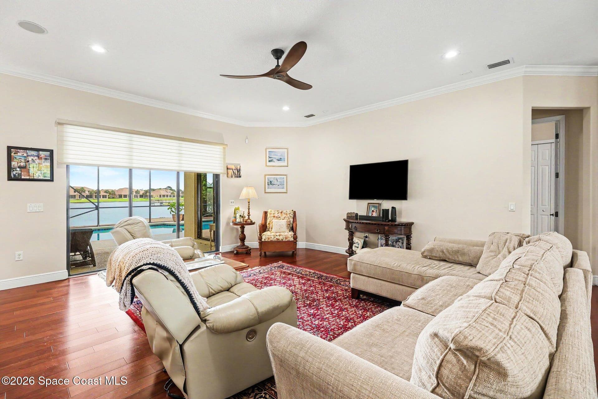 1502 Tralee Bay Avenue photo 11