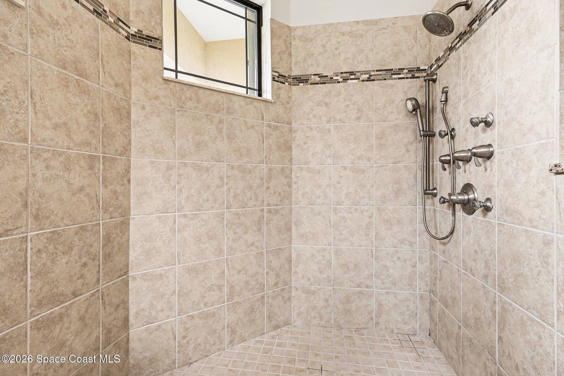1502 Tralee Bay Avenue photo 25