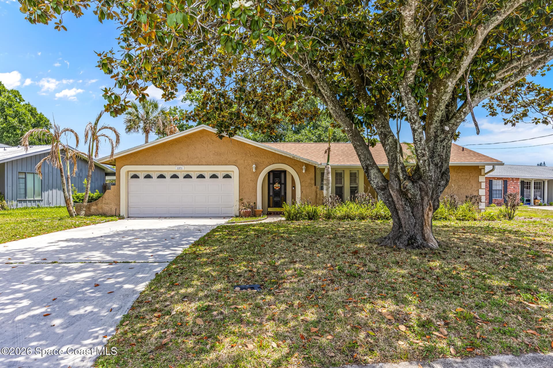 1371 Gleneagles Way photo 2