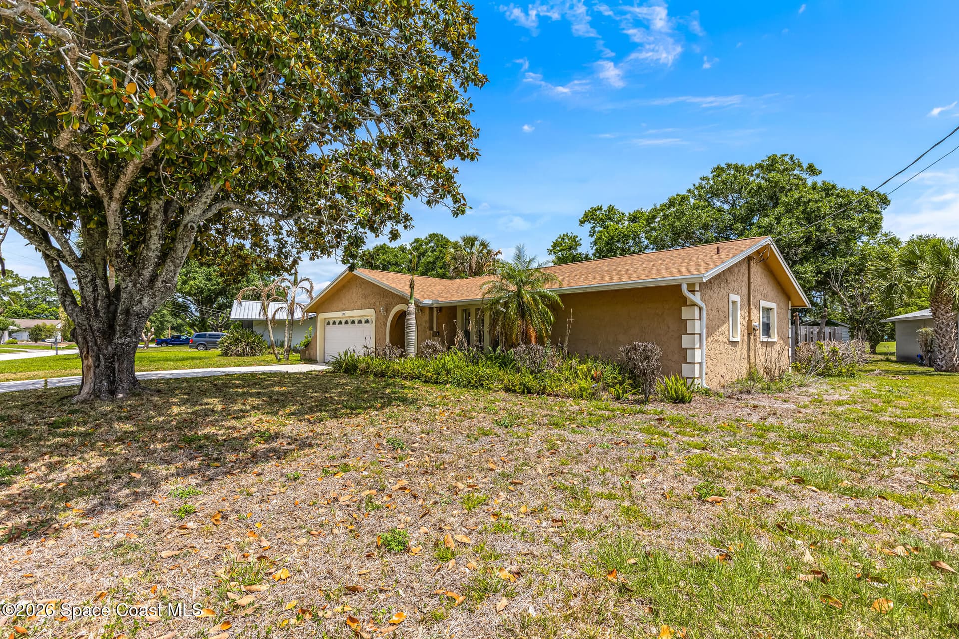 1371 Gleneagles Way photo 3