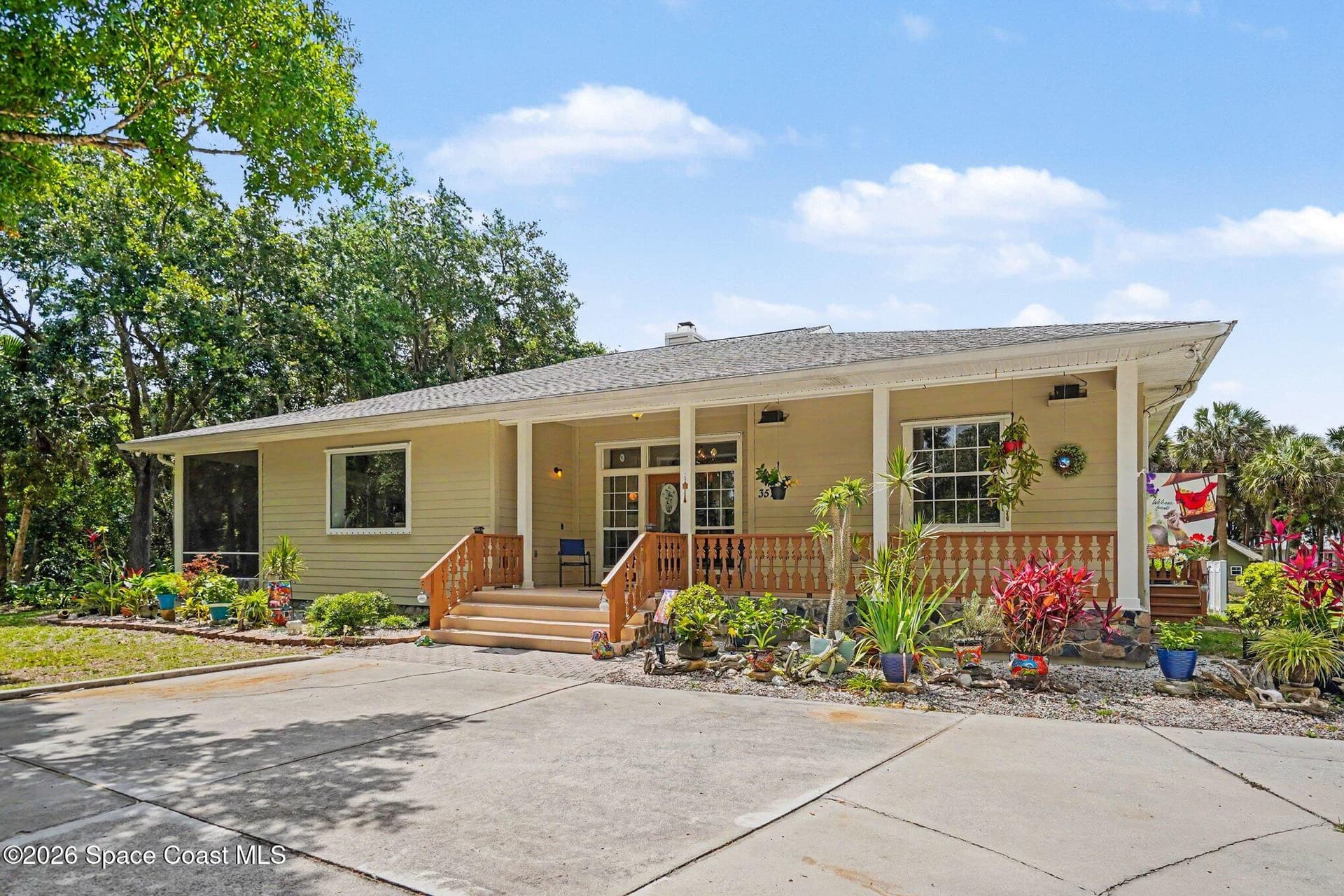 3525 Hield Road photo 4