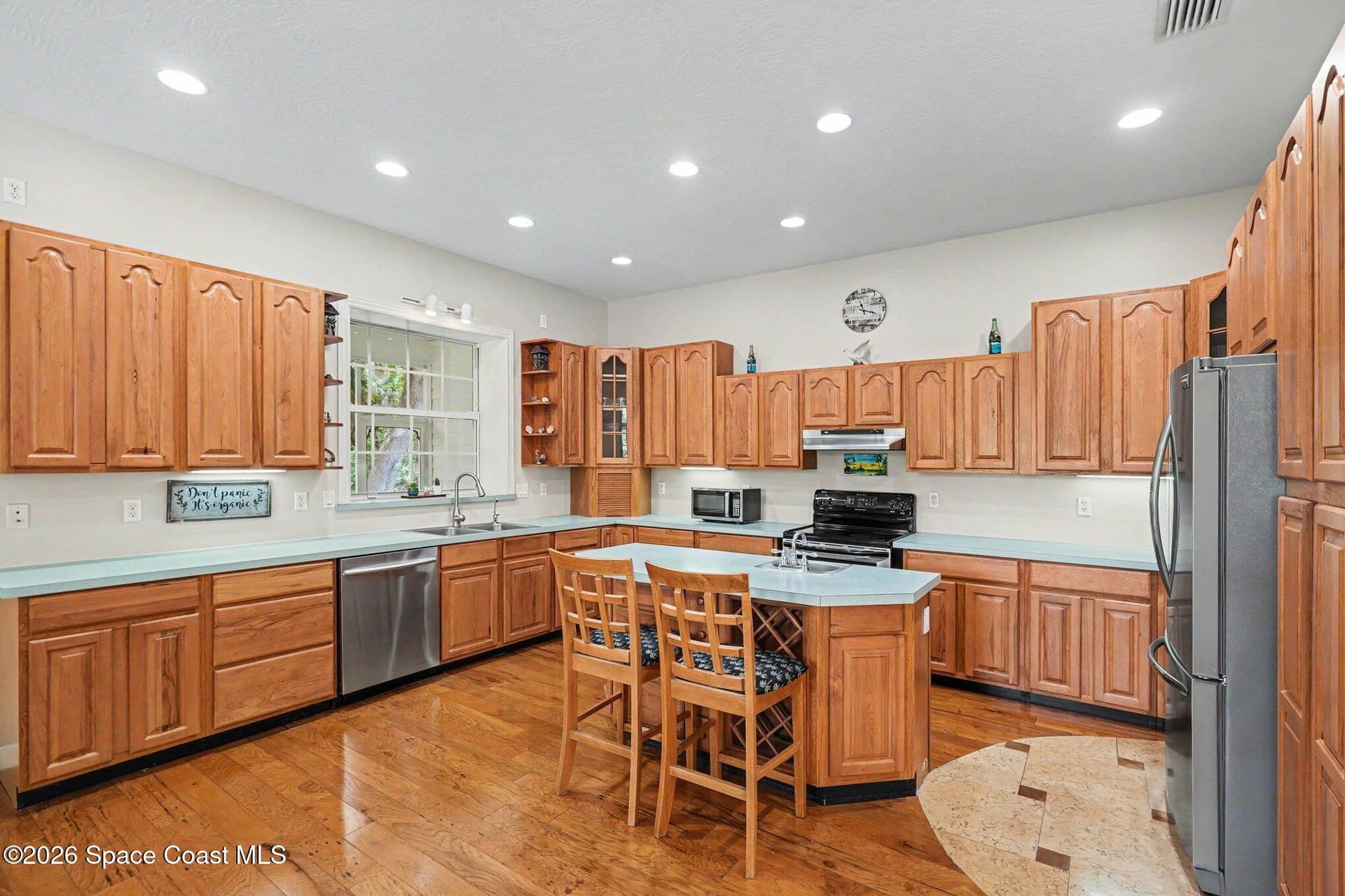 3525 Hield Road photo 10