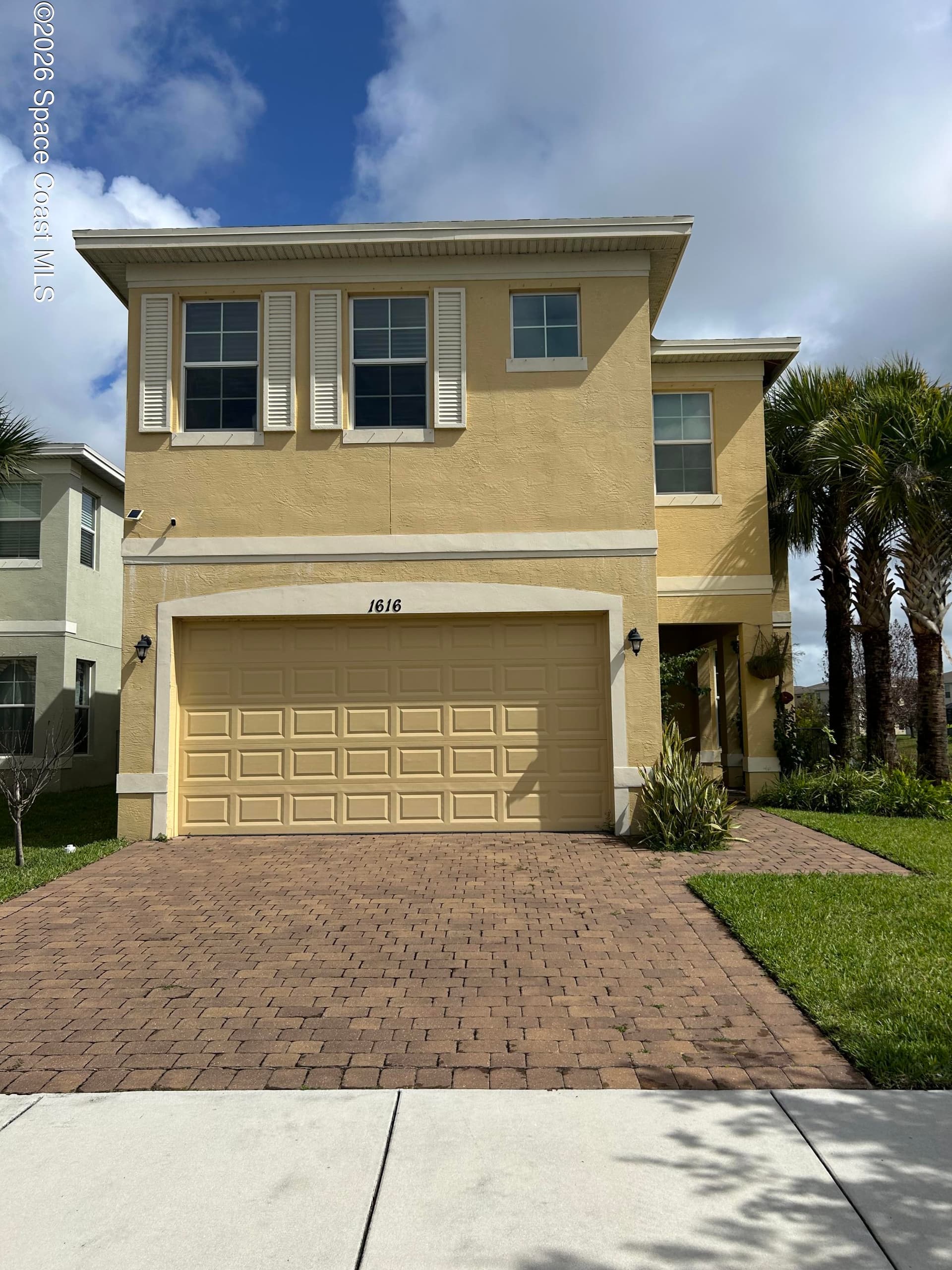 1616 NW Cataluna Circle S photo 1