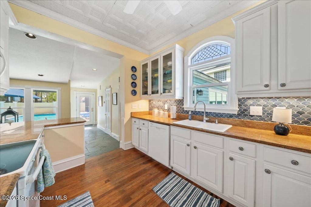 1110 Riverside Drive photo 17