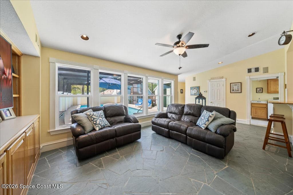 1110 Riverside Drive photo 14