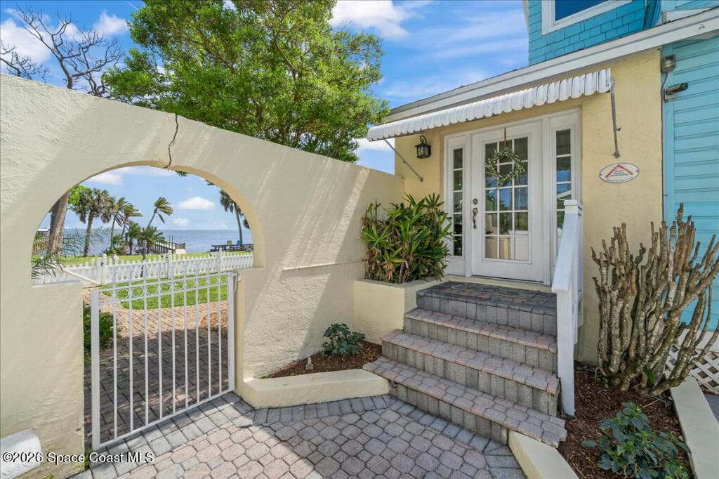 1110 Riverside Drive photo 3
