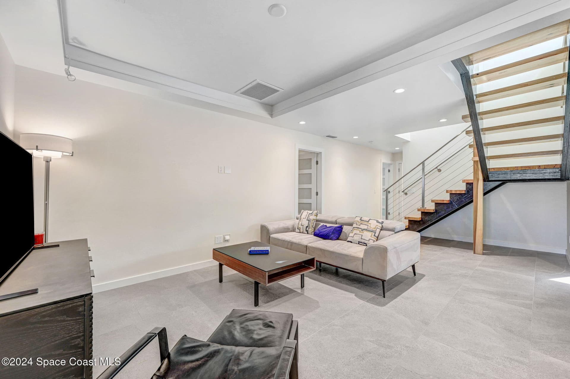 379 Hiawatha Way photo 12