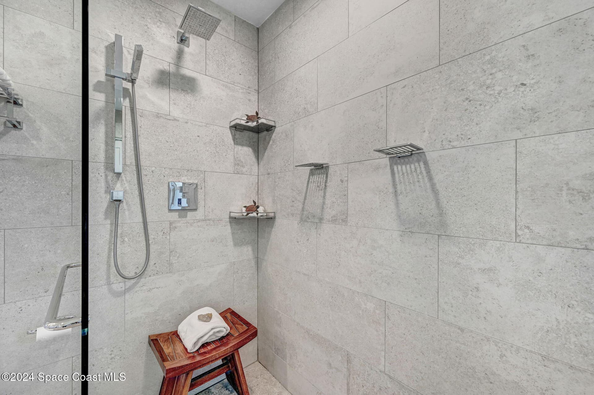 379 Hiawatha Way photo 22