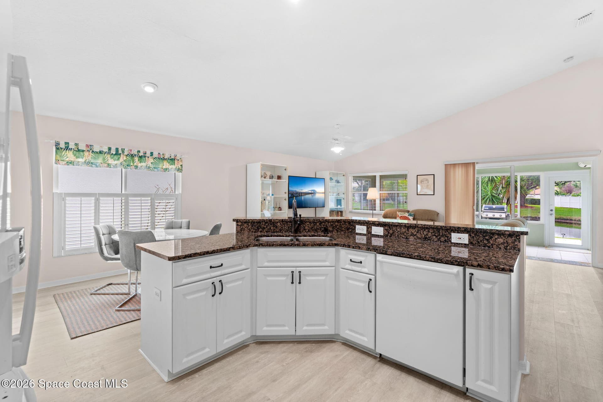 685 Naples Court photo 21