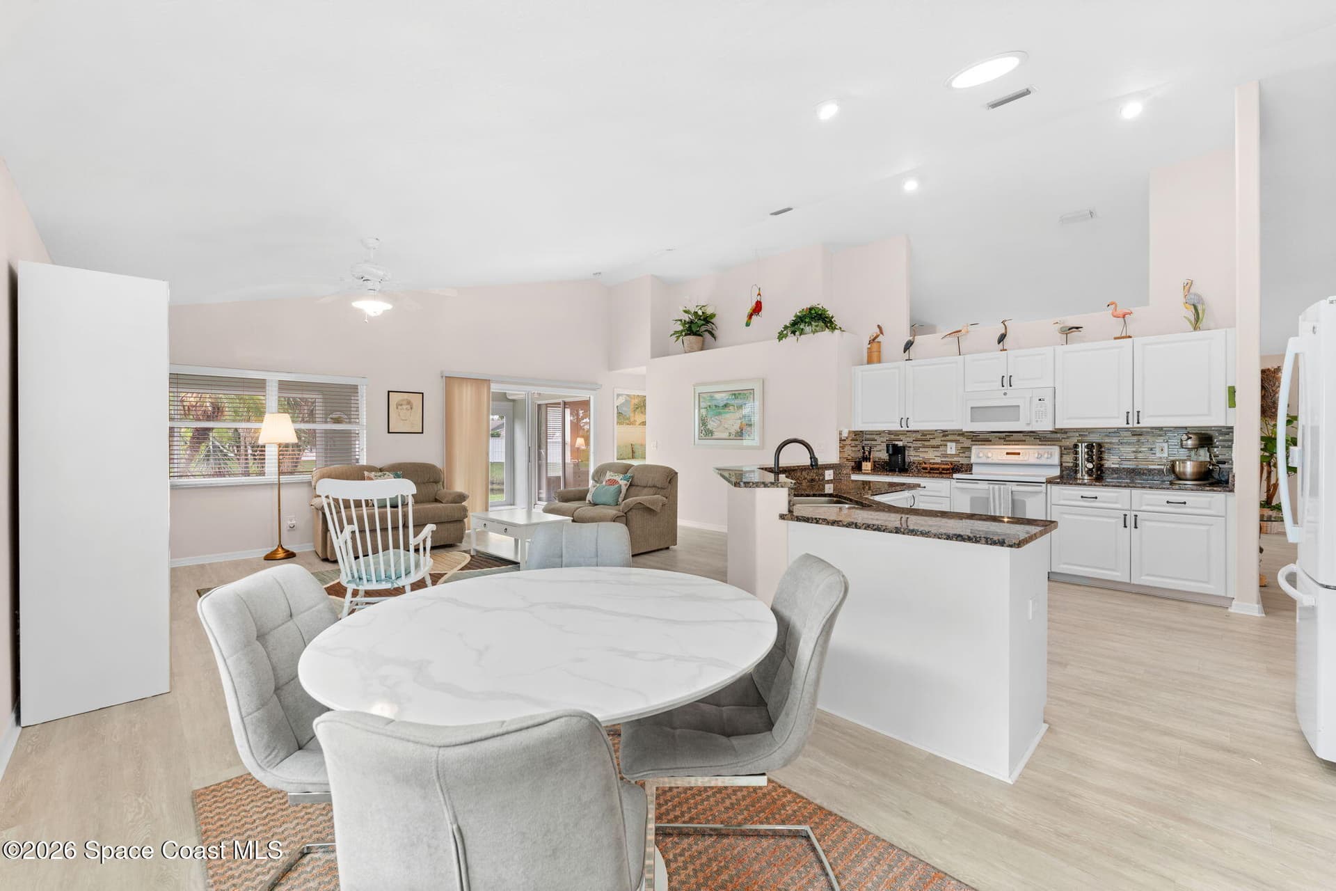 685 Naples Court photo 23