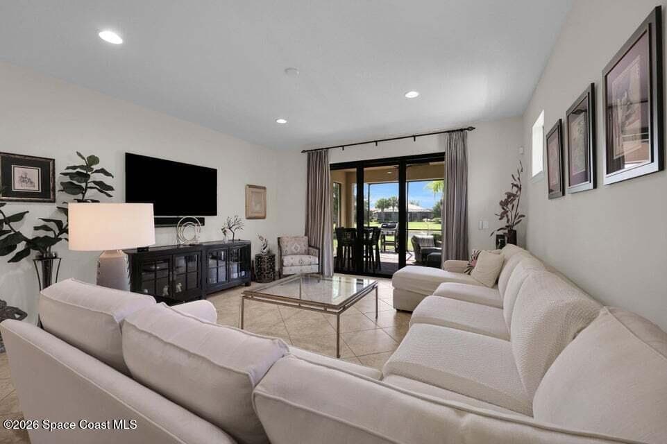 5040 Pendelton Square photo 13