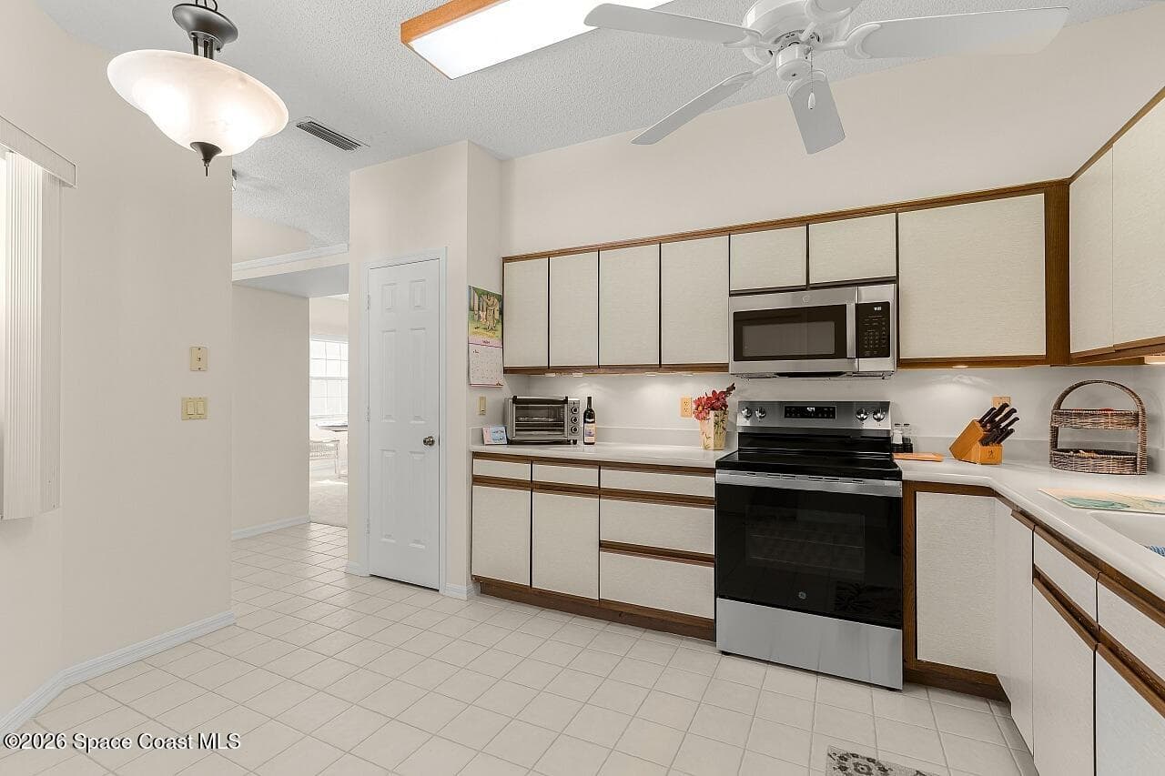 431 Tamarind Place photo 11