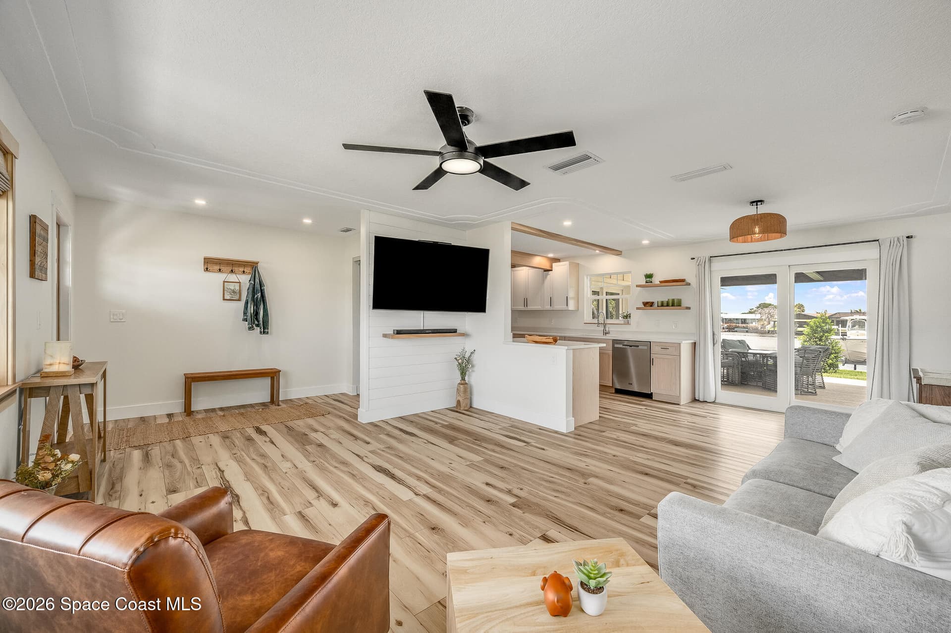 390 Ursa Avenue photo 15