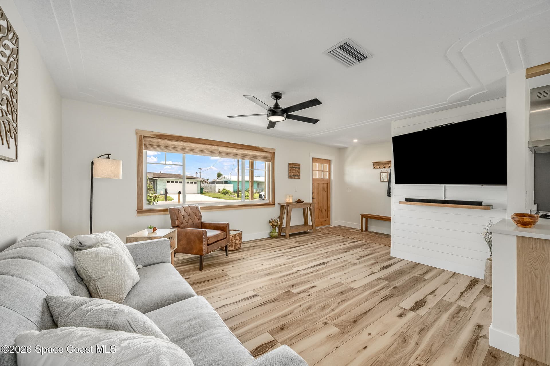 390 Ursa Avenue photo 12