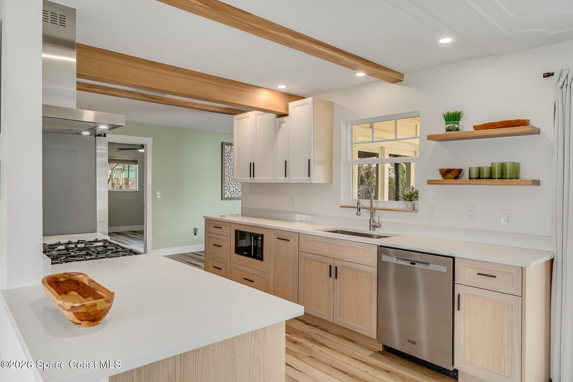 390 Ursa Avenue photo 4