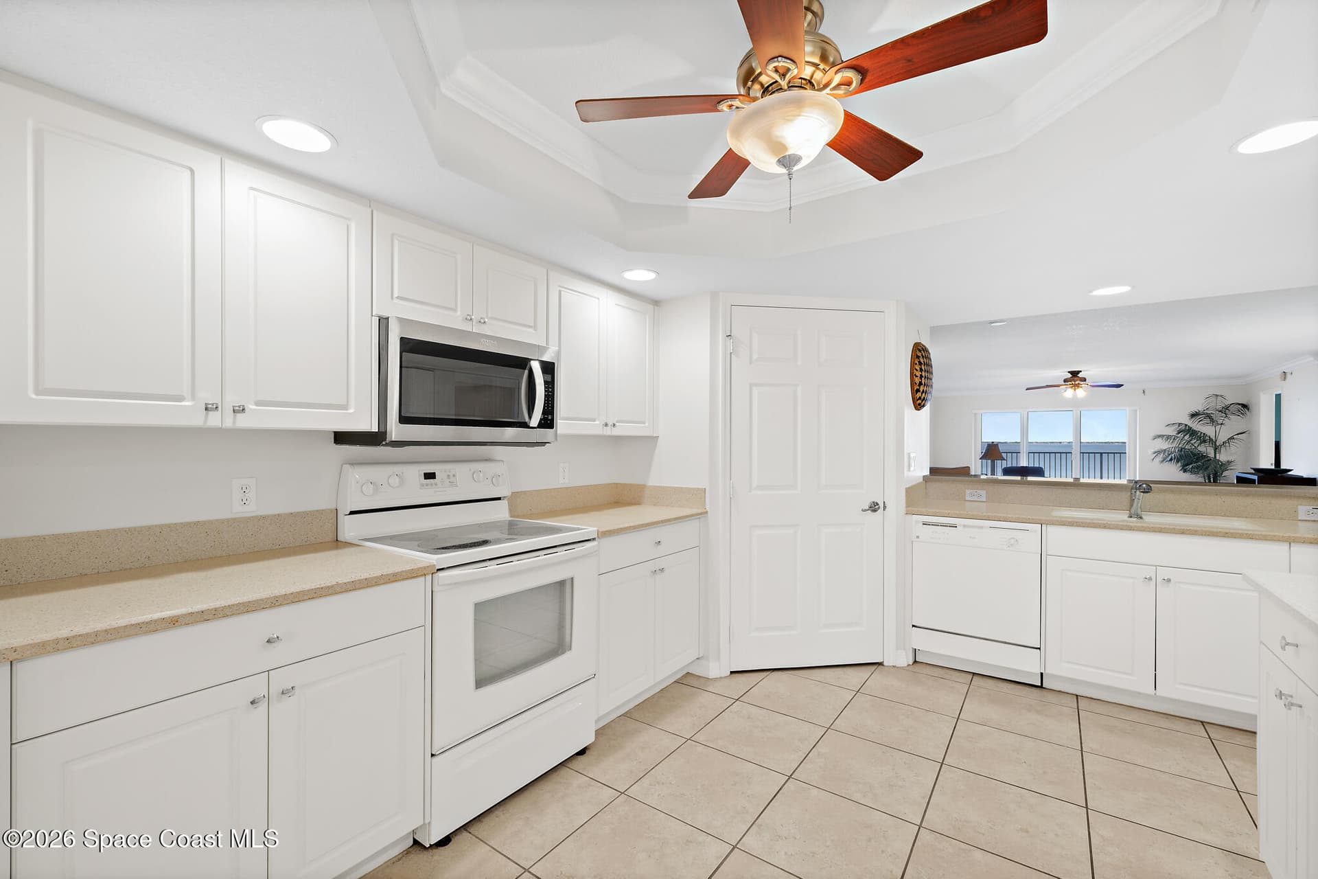 7028 Sevilla Court 202 photo 11
