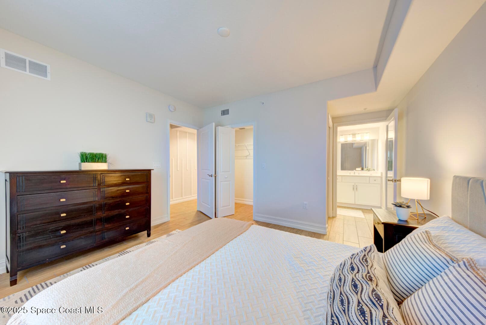 1805 Riverside Drive 504 photo 9