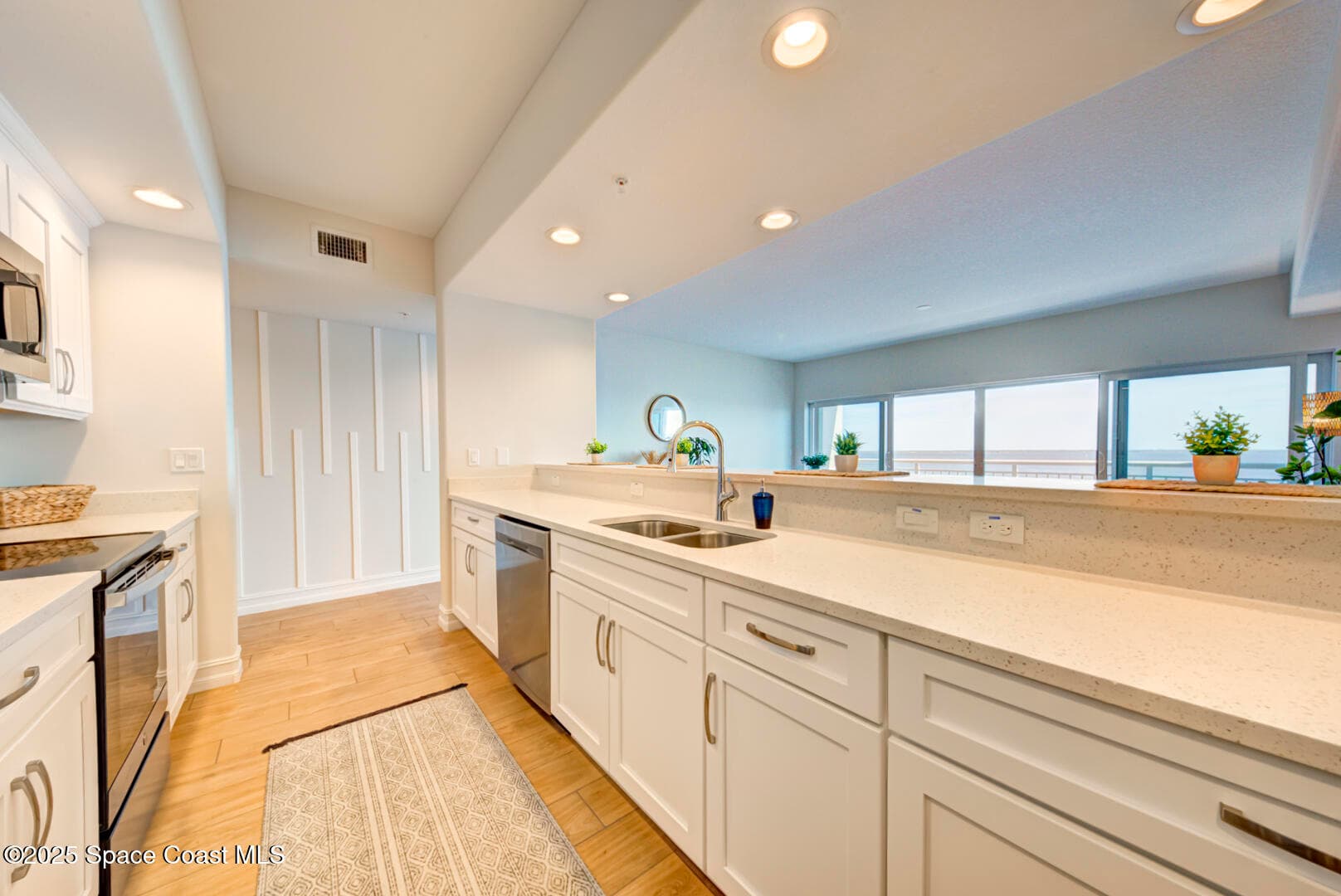 1805 Riverside Drive 504 photo 24