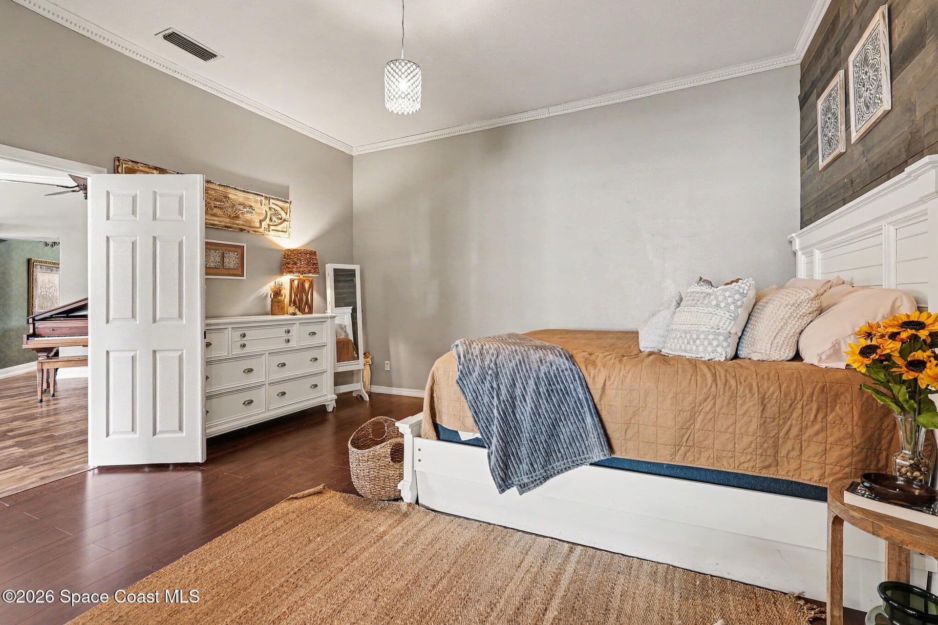 663 Sheridan Woods Drive photo 17