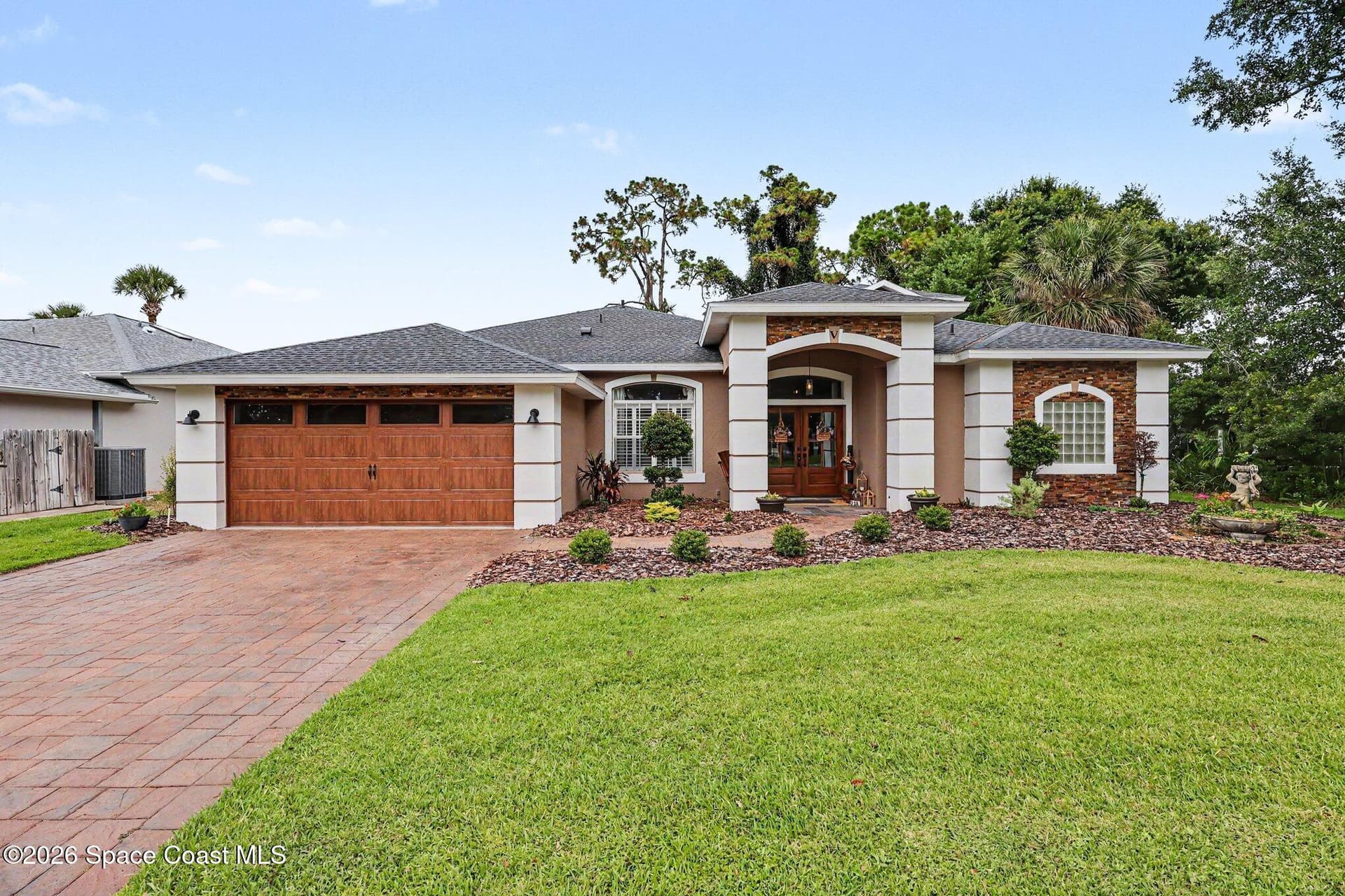 663 Sheridan Woods Drive photo 2